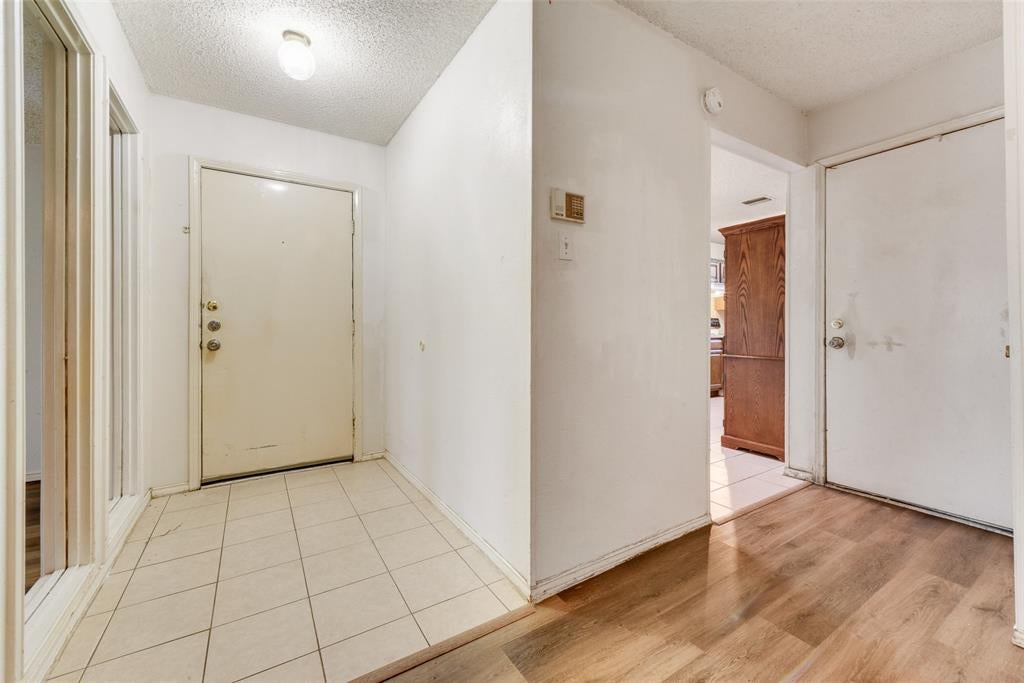 2523 Beverly Hills Ln, Mesquite, TX 75150 photo