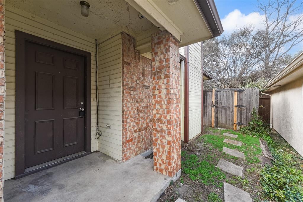 2523 Beverly Hills Ln, Mesquite, TX 75150 photo
