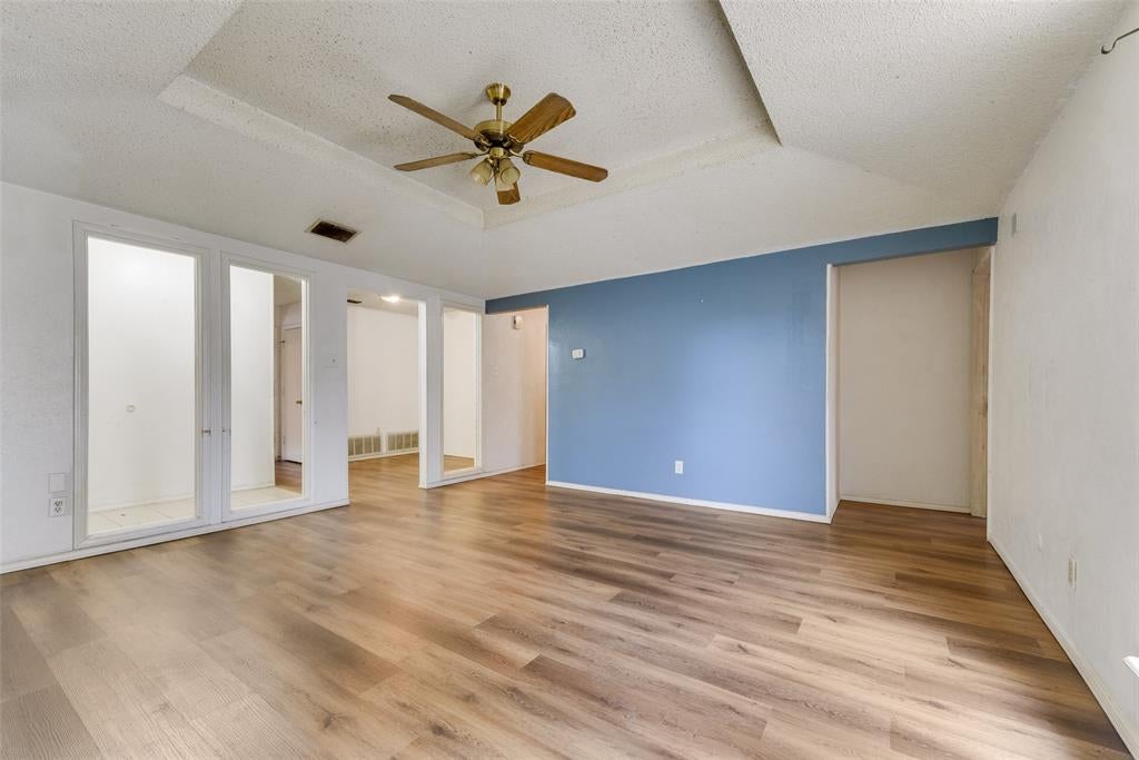 2523 Beverly Hills Ln, Mesquite, TX 75150 photo