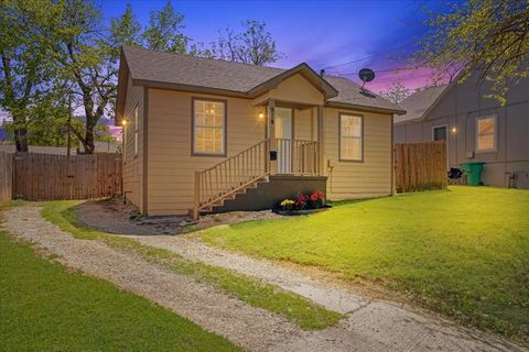 Single Family Residence in Sherman TX 914 W Pecan Street.jpg