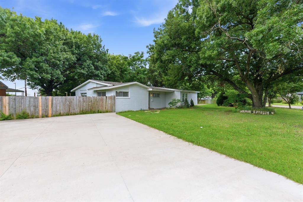 2204 Dunloe Ave, Dallas, TX 75228