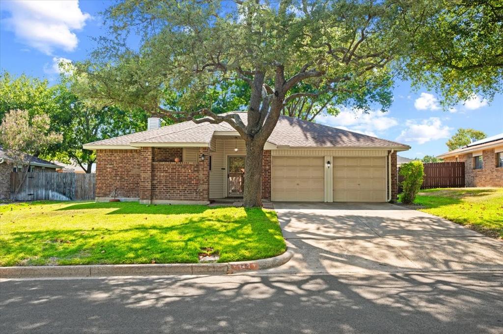 424 Grand Meadow Dr, Fort Worth, TX 76108 photo