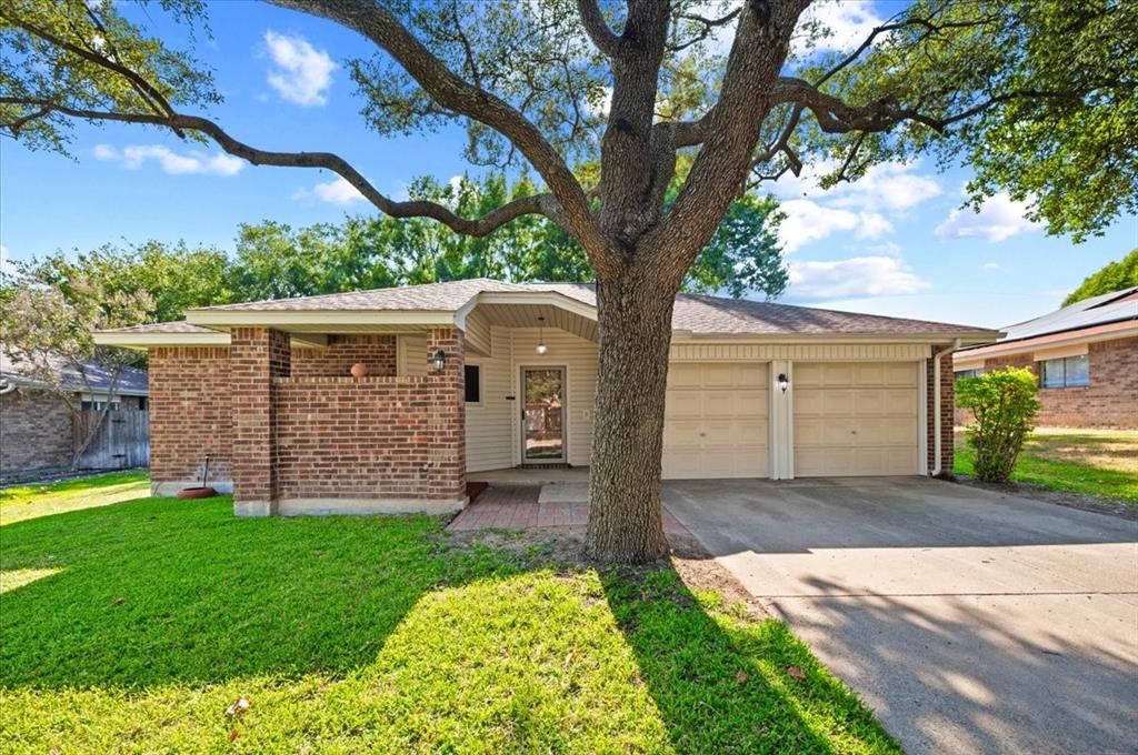 424 Grand Meadow Dr, Fort Worth, TX 76108 photo