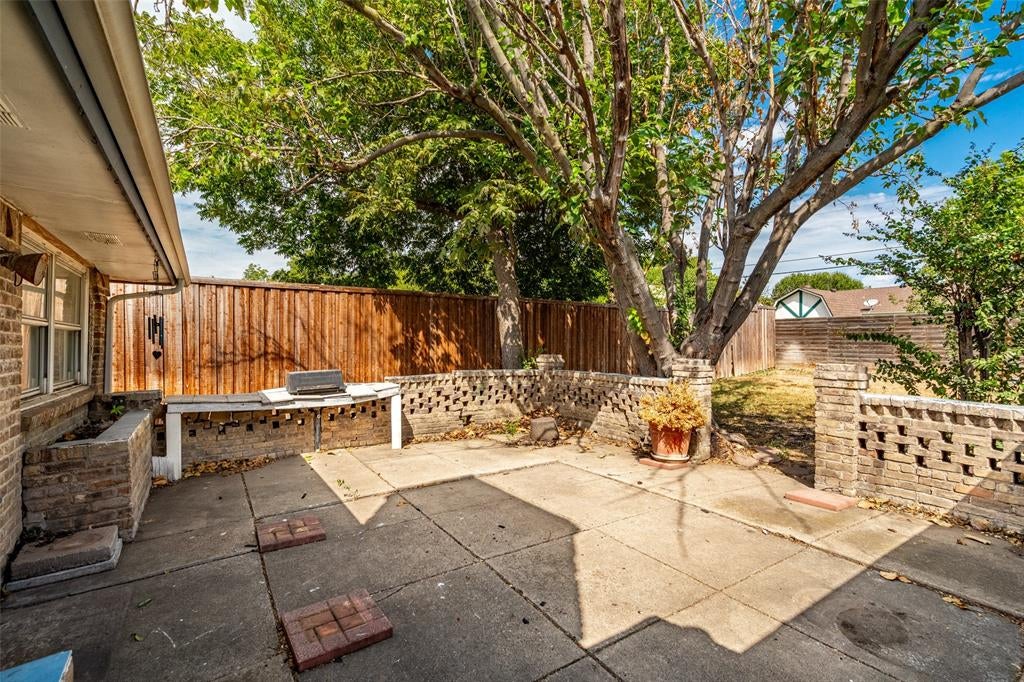 3131 Lockmoor Ln, Dallas, TX 75220 photo