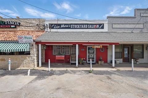 Retail in Krum TX 206 W Mccart Street.jpg