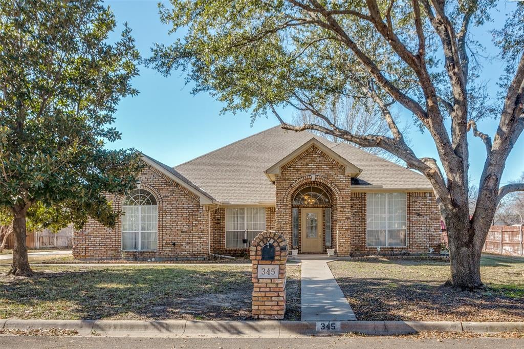 345 Huggins Dr, Springtown, TX 76082