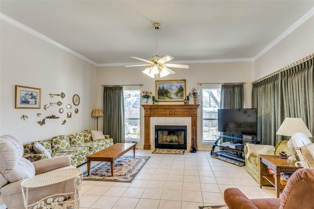 345 Huggins Dr, Springtown, TX 76082 photo
