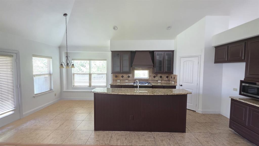 11516 Round Leaf Dr, Fort Worth, TX 76244 photo