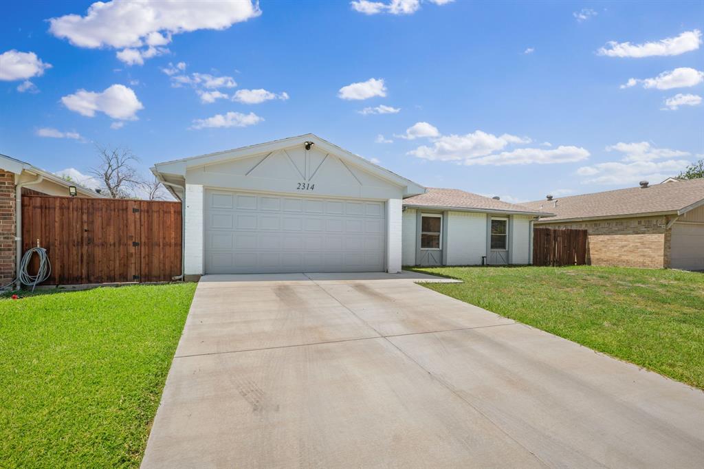 2314 Benbrook Dr, Carrollton, TX 75007 photo