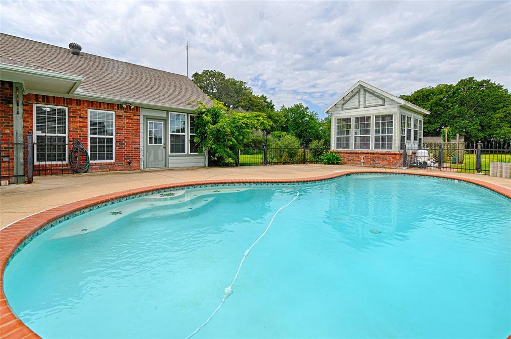 4082 Tracy Ln, Greenville, TX 75402 photo