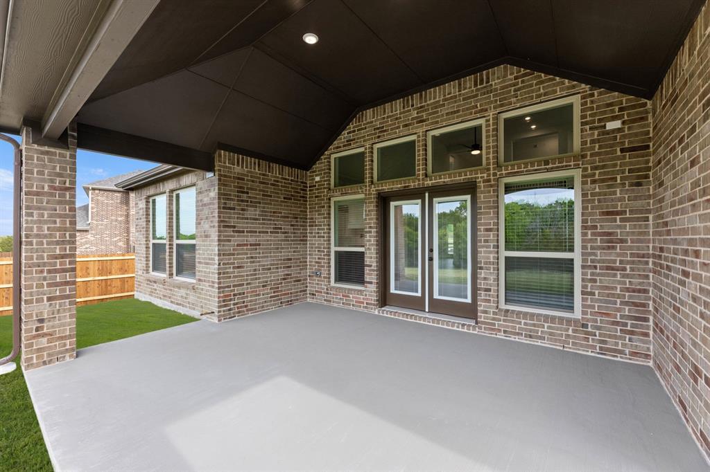 411 Hidden Lake Dr, Desoto, TX 75115 photo
