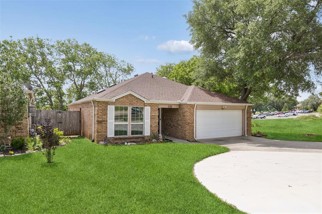 801 Country Club Pl, Grand Prairie, TX 75052