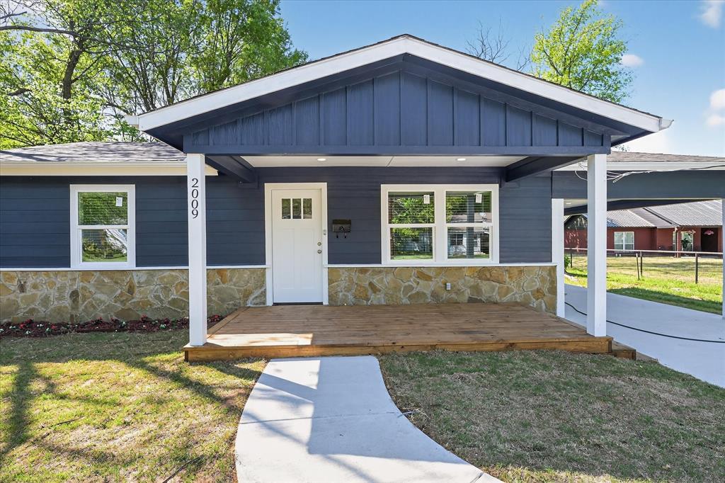 2009 W Sherman St, Paris, TX 75460 photo