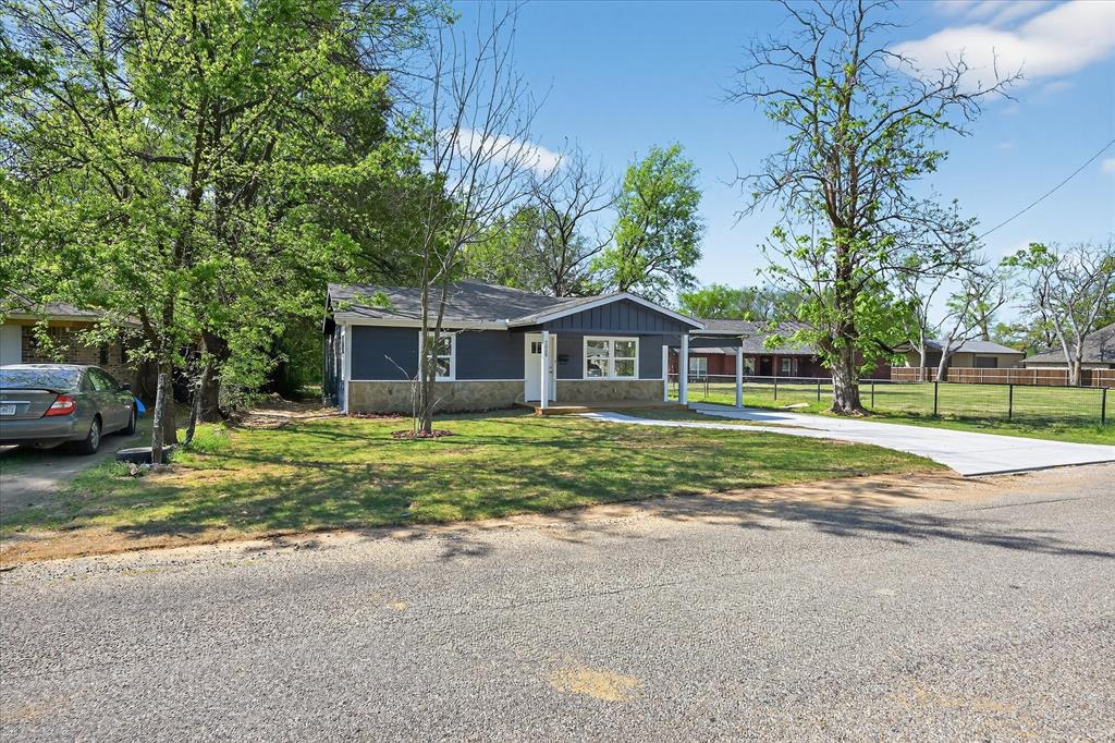 2009 W Sherman St, Paris, TX 75460 photo