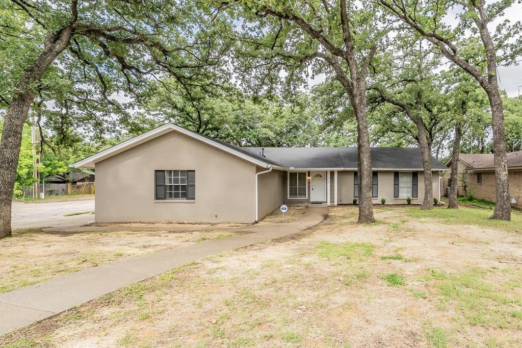 1412 Oxford St, Arlington, TX 76013