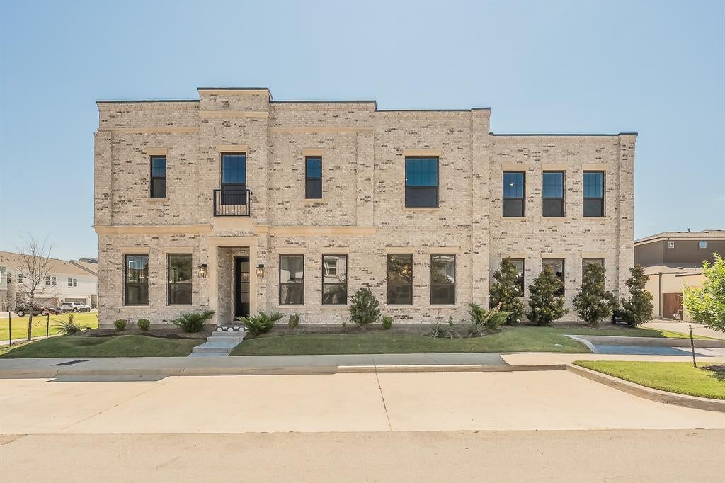 305 Sunset Ln, Fort Worth, TX 76114