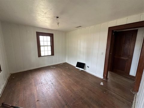 Office in Azle TX 208 N Stewart Street 4.jpg