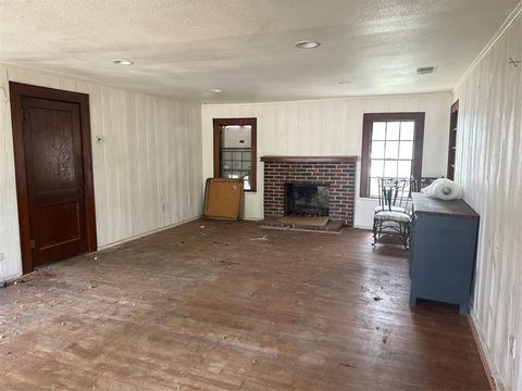 Office in Azle TX 208 N Stewart Street 3.jpg