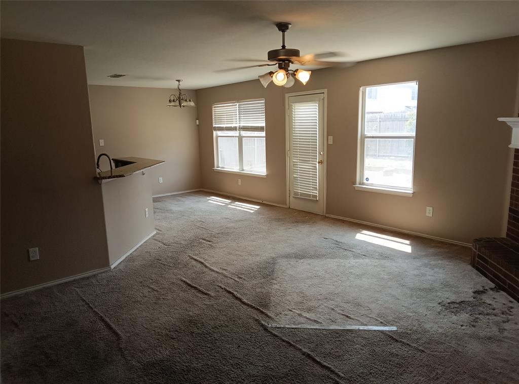 424 Heritage Dr, Crowley, TX 76036 photo