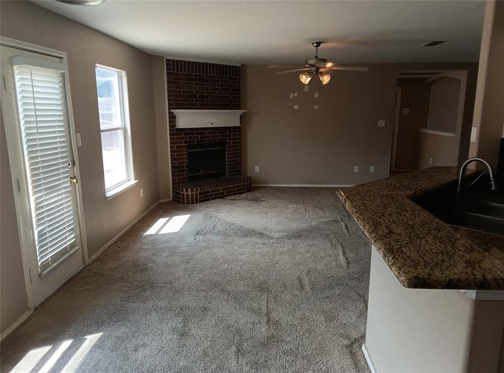 424 Heritage Dr, Crowley, TX 76036 photo