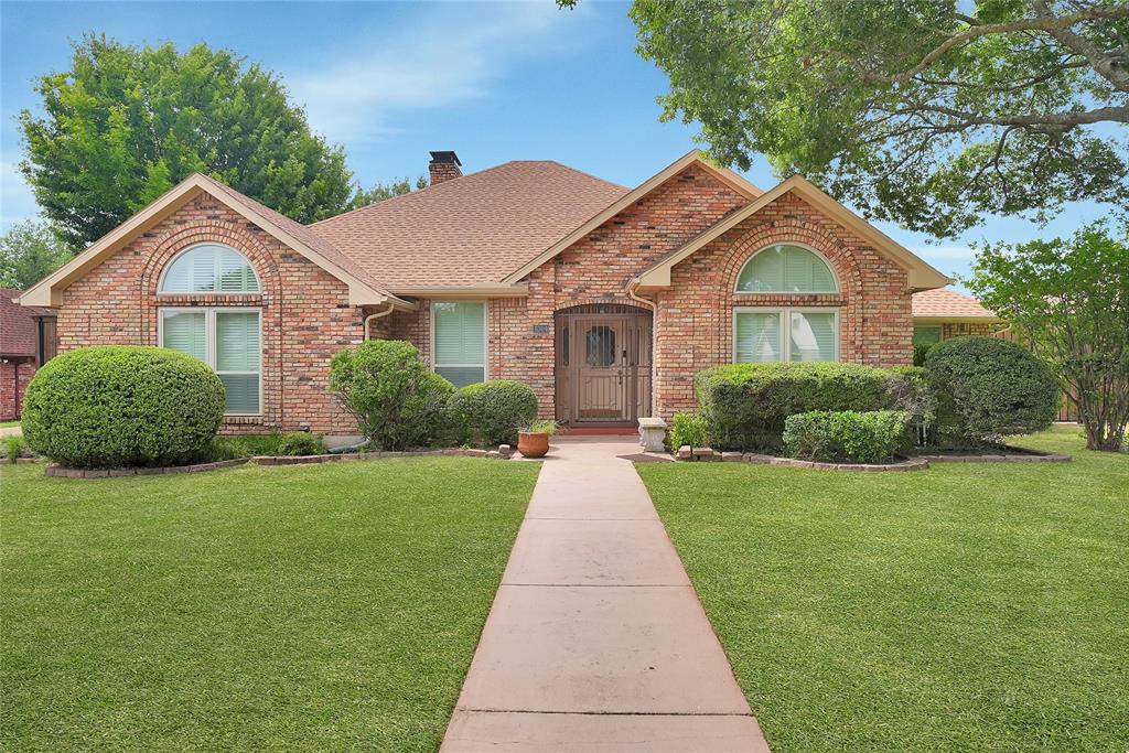 1304 Carriage Creek Dr, Desoto, TX 75115