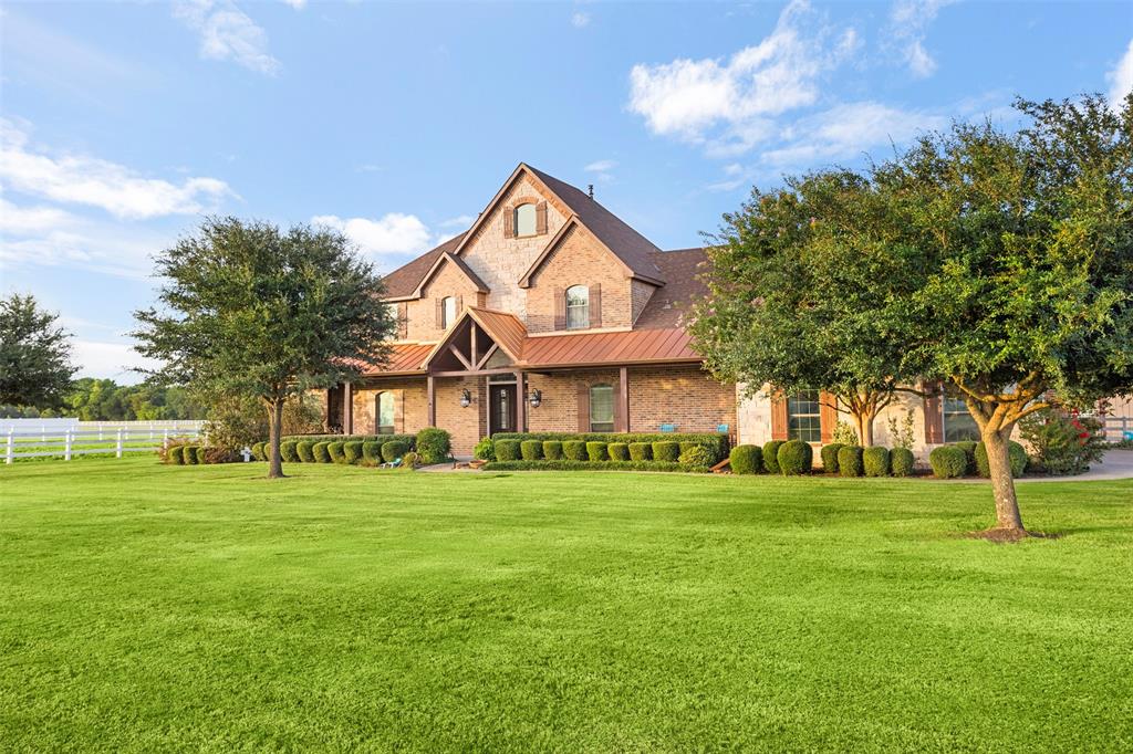 170 Steel Dust Dr, Red Oak, TX 75154