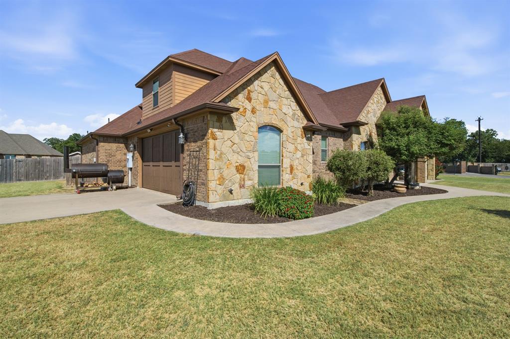 102 Brock Ct, Millsap, TX 76066