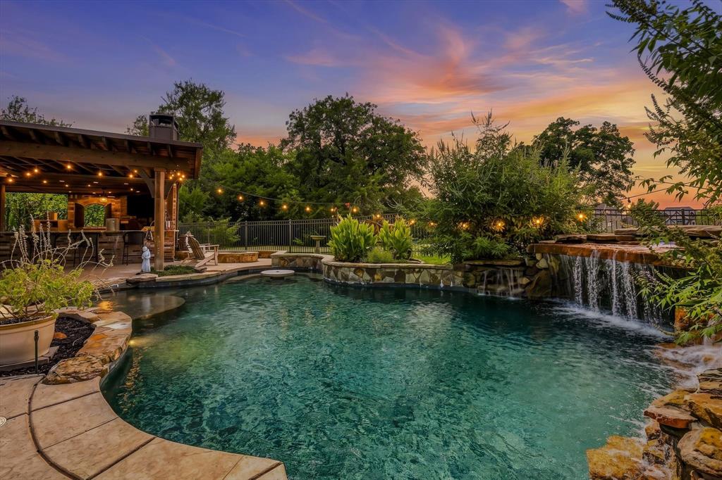 8571 Navisota Dr, Lantana, TX 76226