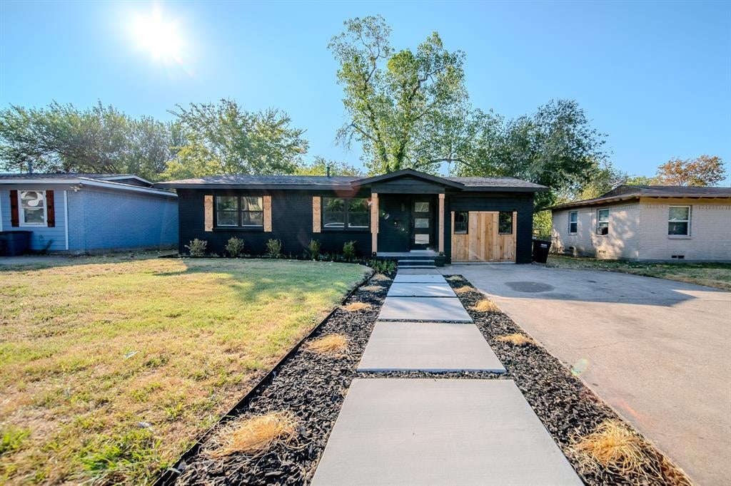 1530 Hillcrest St, Mesquite, TX 75149