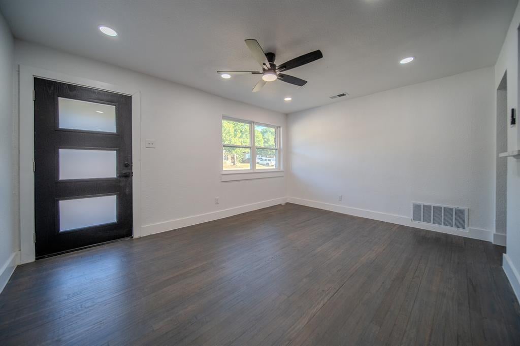 1530 Hillcrest, Mesquite, TX 75149 photo