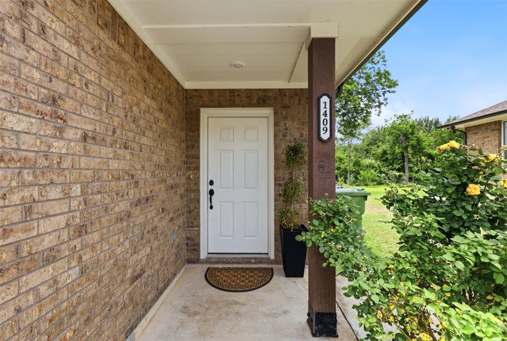 1409 Denton Dr, Carrollton, TX 75006 photo