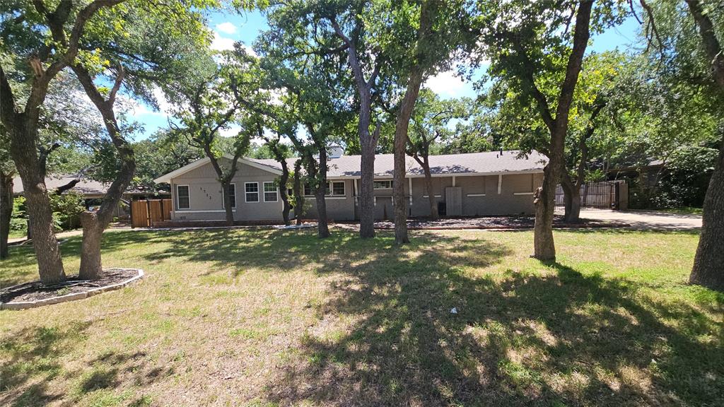 1712 Yolanda Dr, Fort Worth, TX 76112
