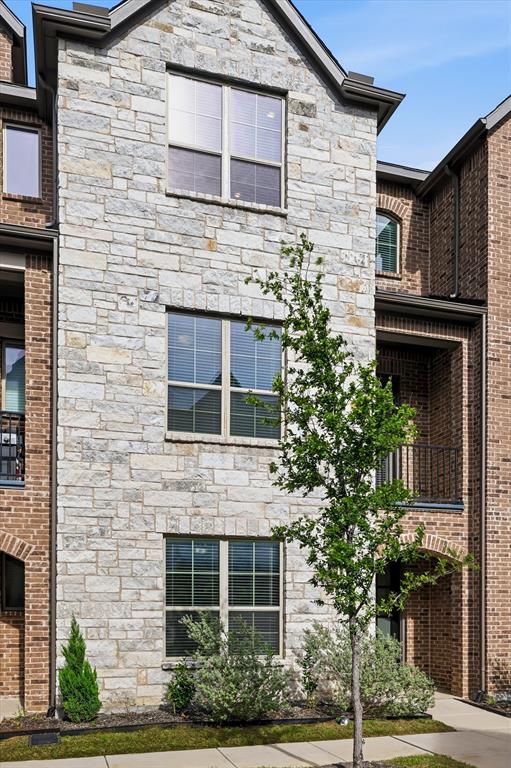 321 Ukiah St, Lewisville, TX 75056