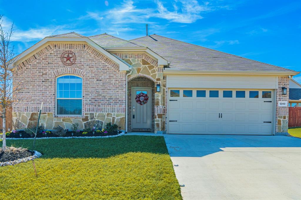 1240 Almond Rd, Azle, TX 76020