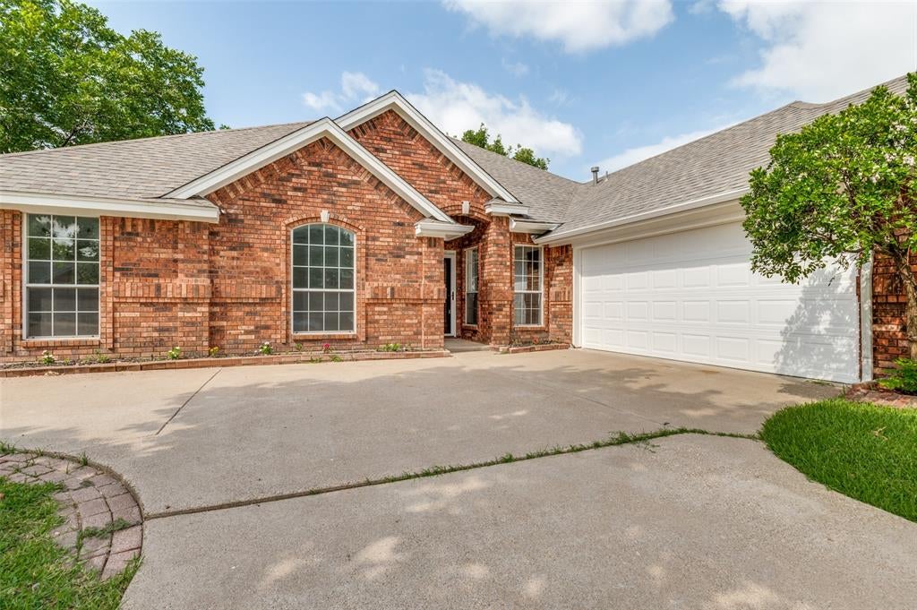 2110 Chrisman Trl, Mansfield, TX 76063 photo