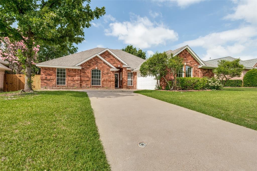 2110 Chrisman Trl, Mansfield, TX 76063