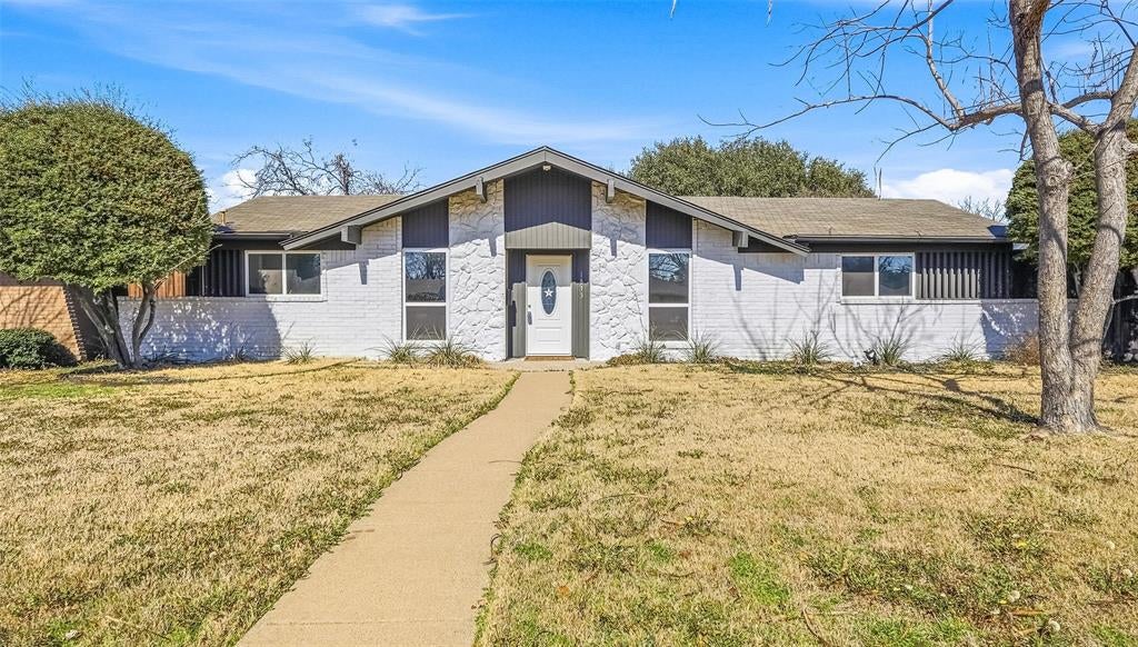 1813 Crockett St, Garland, TX 75042