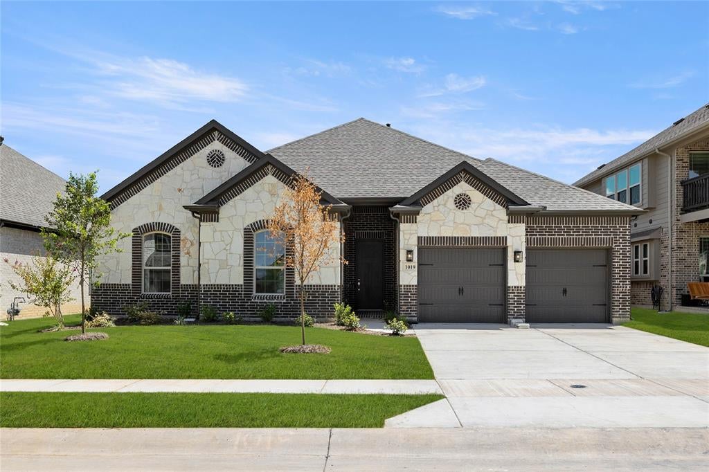 1019 Moss Grove Trl, Justin, TX 76247