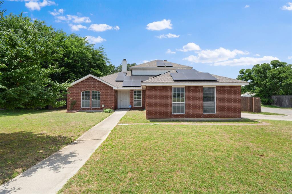 633 Madeline Ct, Azle, TX 76020