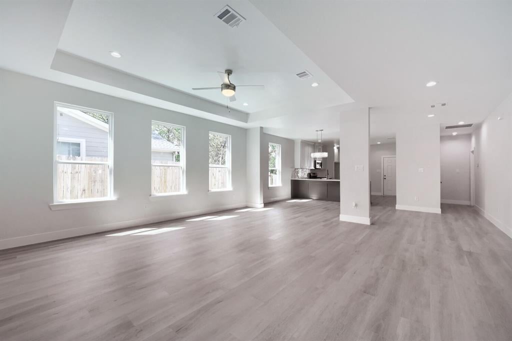 525 NW 17 St, Grand Prairie, TX 75050 photo