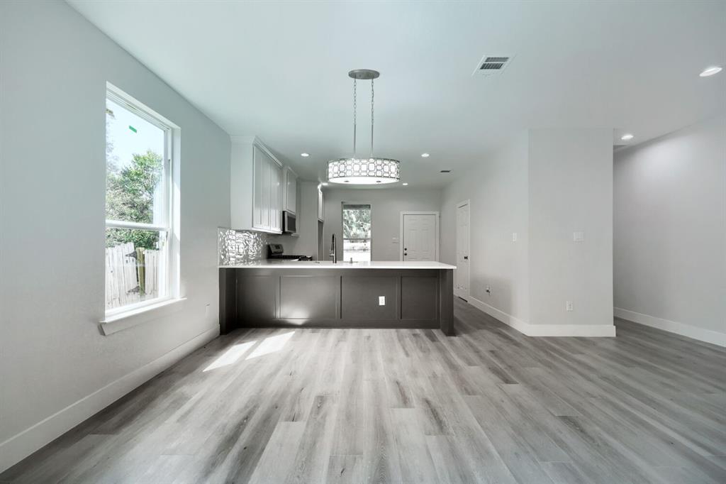 525 NW 17 St, Grand Prairie, TX 75050 photo