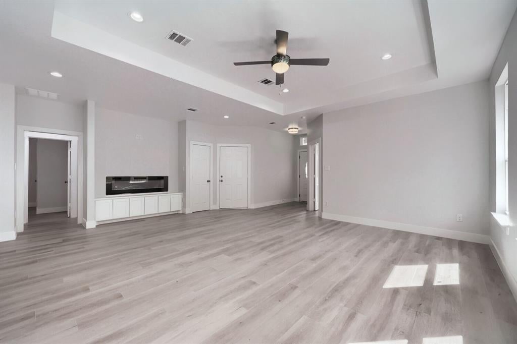525 NW 17 St, Grand Prairie, TX 75050 photo