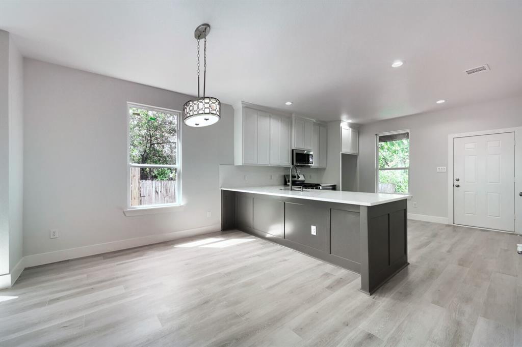 525 NW 17 St, Grand Prairie, TX 75050 photo