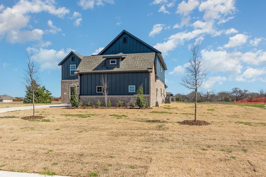 610 Crystal Lake Ln, Red Oak, TX 75154 photo