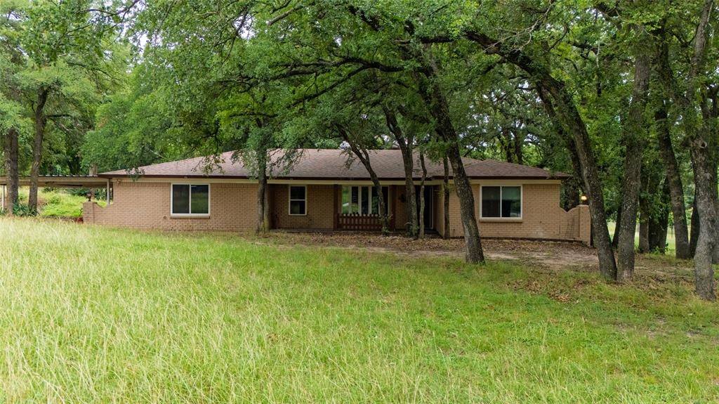 1517 Oakridge Ct, Azle, TX 76020