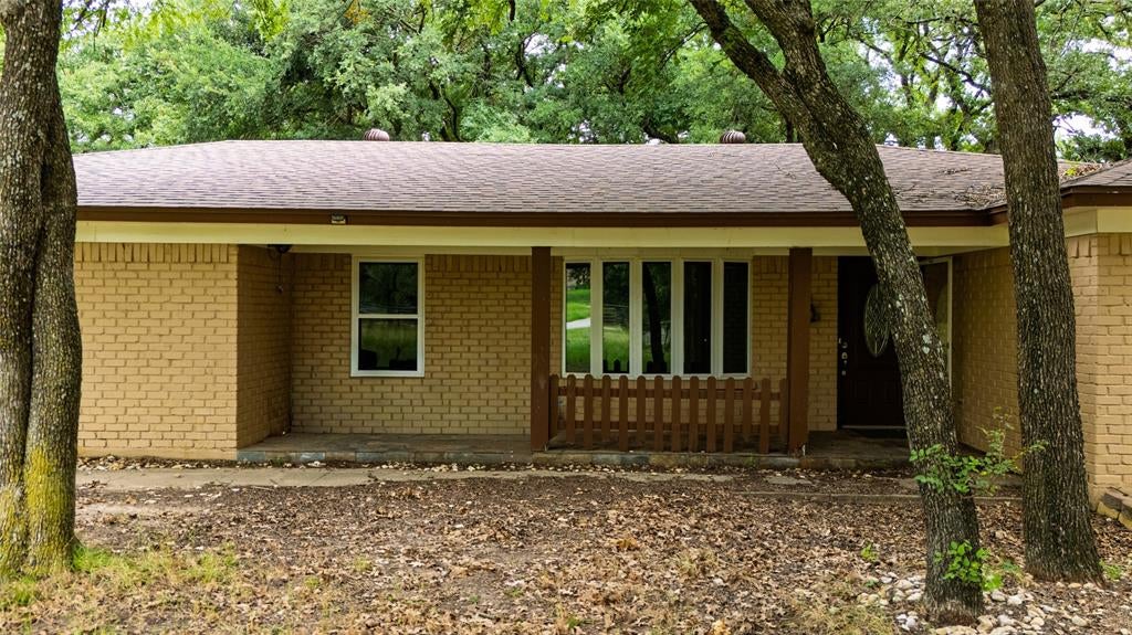 1517 Oakridge Ct, Azle, TX 76020 photo