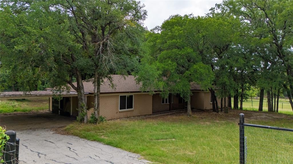 1517 Oakridge Ct, Azle, TX 76020 photo