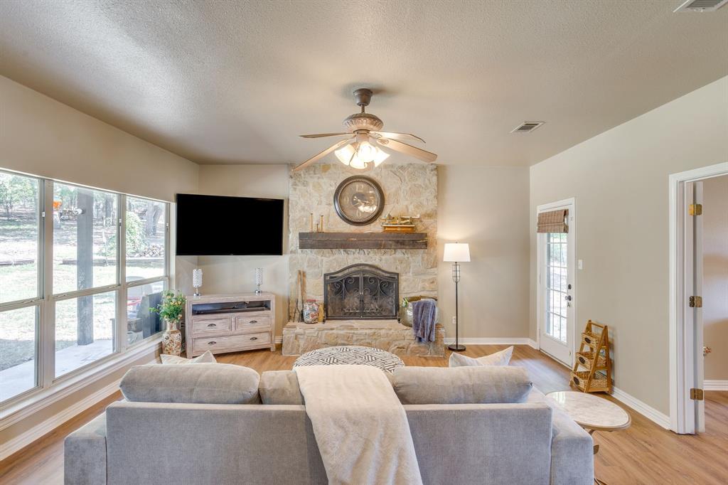 1129 Crazy Horse Trl, Burleson, TX 76028 photo