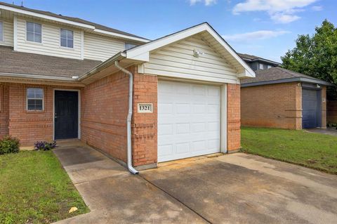 Single Family Residence in Azle TX 1321 Village Garden Drive.jpg