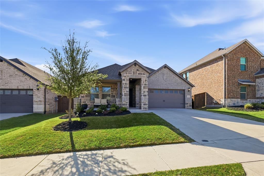 5628 Castle Peak Bnd, Fort Worth, TX 76126